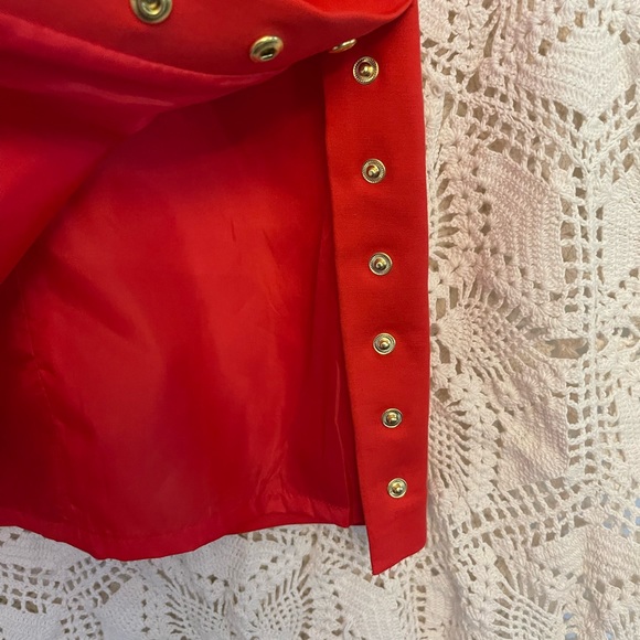 Beautiful shade of red , snaps open on the size ,zipper in the back - Picture 4 of 5